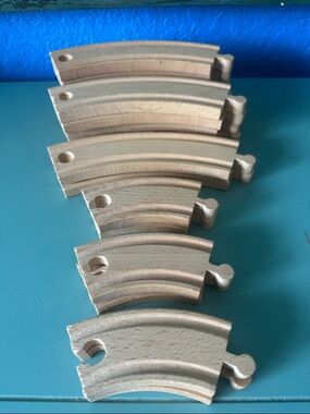 17 Vintage Wooden Brio Tain Track curved pieces